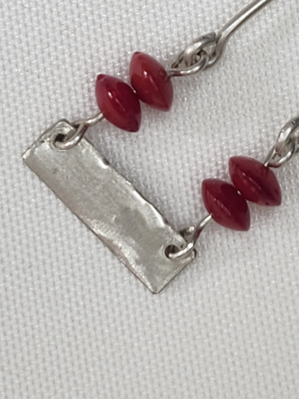 Boucles d'oreilles en argent massif et bambou de mer rouge – Image 4