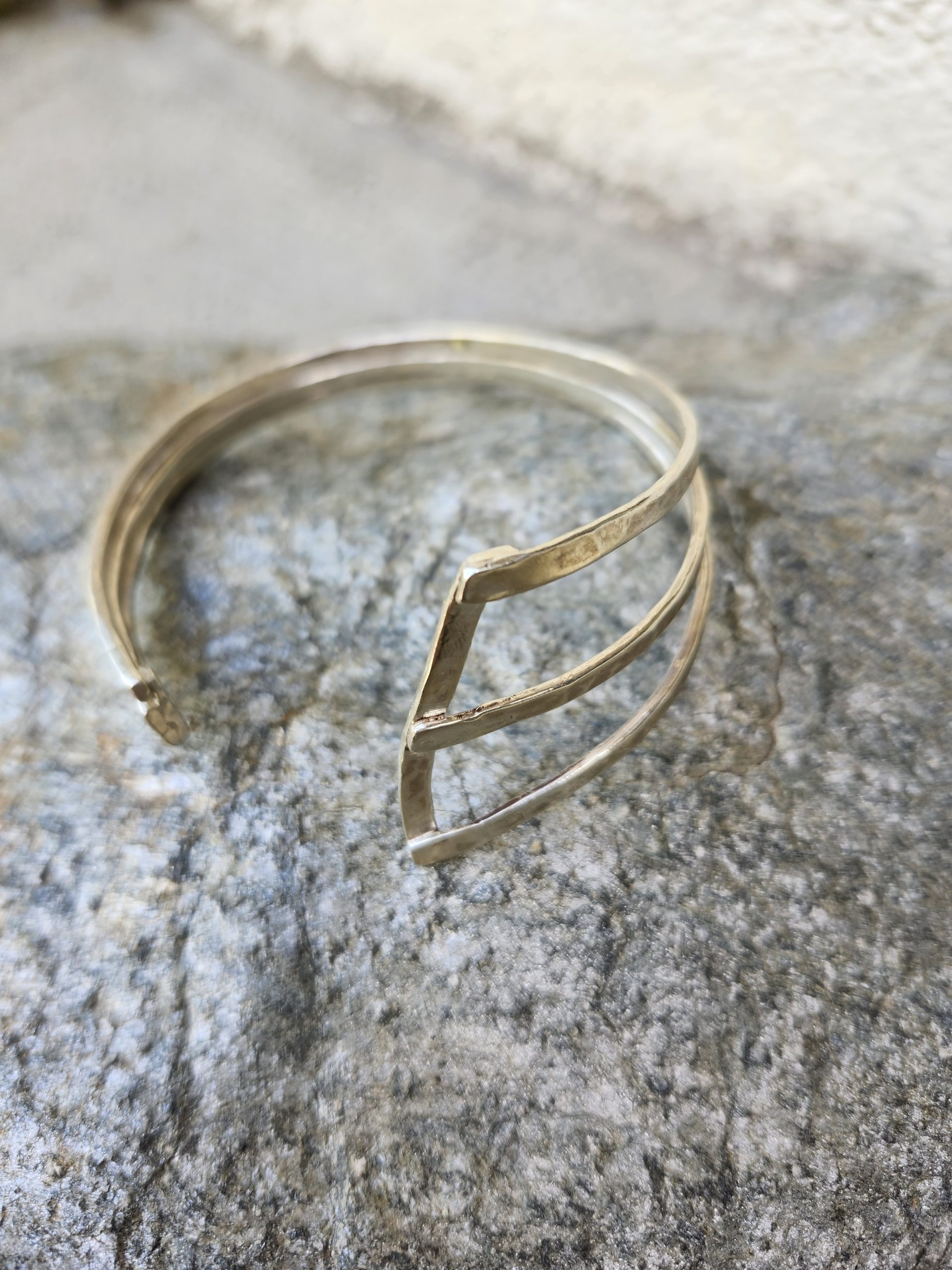 Bracelet Jonc en argent massif martelé