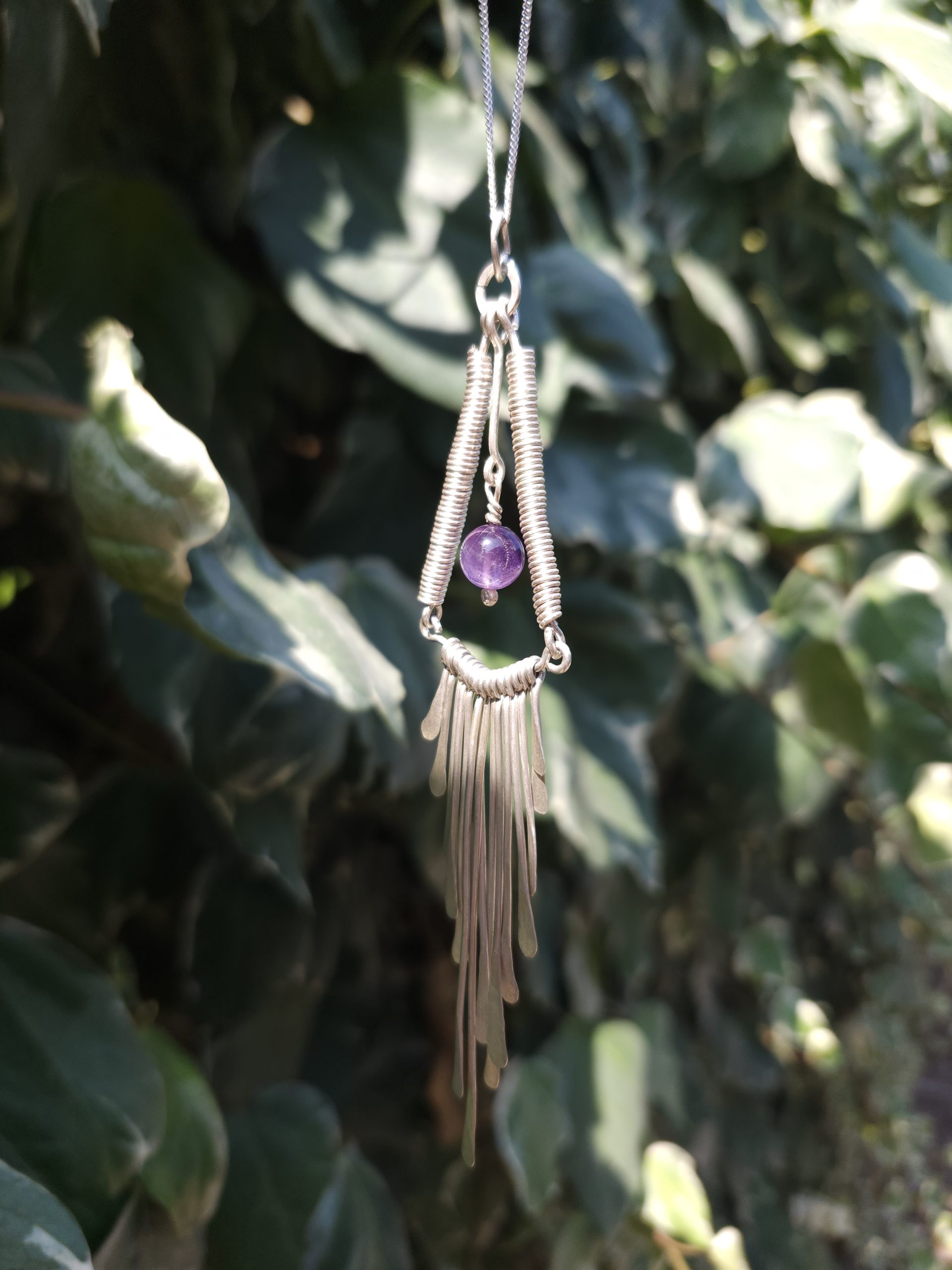 Collier en argent massif et améthyste avec des longues gouttes