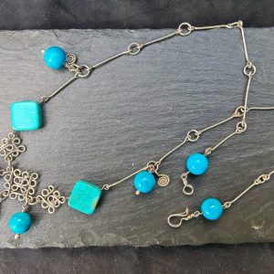 Collier en argent massif et pierre de turquoise d'Afrique et howlite bleue