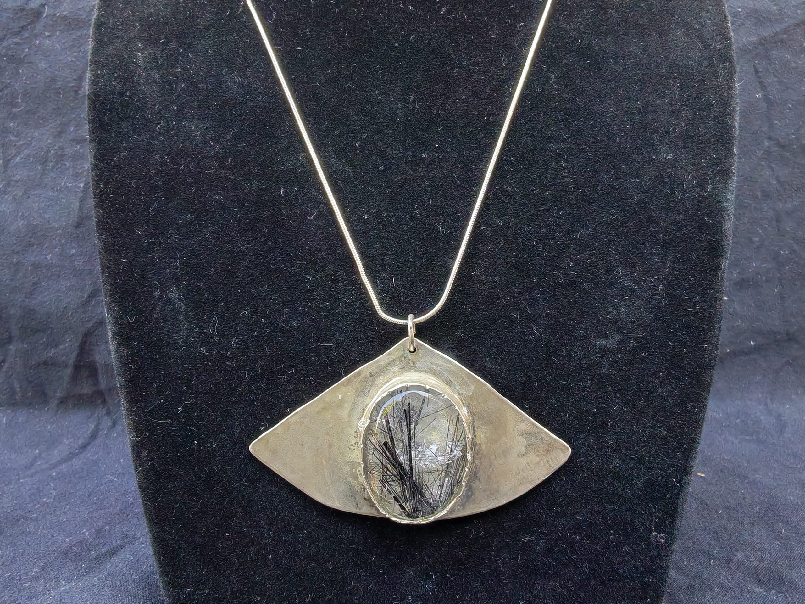 Collier en argent massif et pierre quartz rutile noir