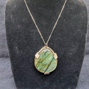 Collier en argent massif et pierre labradorite